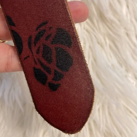 Lucky Brand Brown &Black Leather Belt with Distressed Finish and silver buckle - Picture 6 of 12